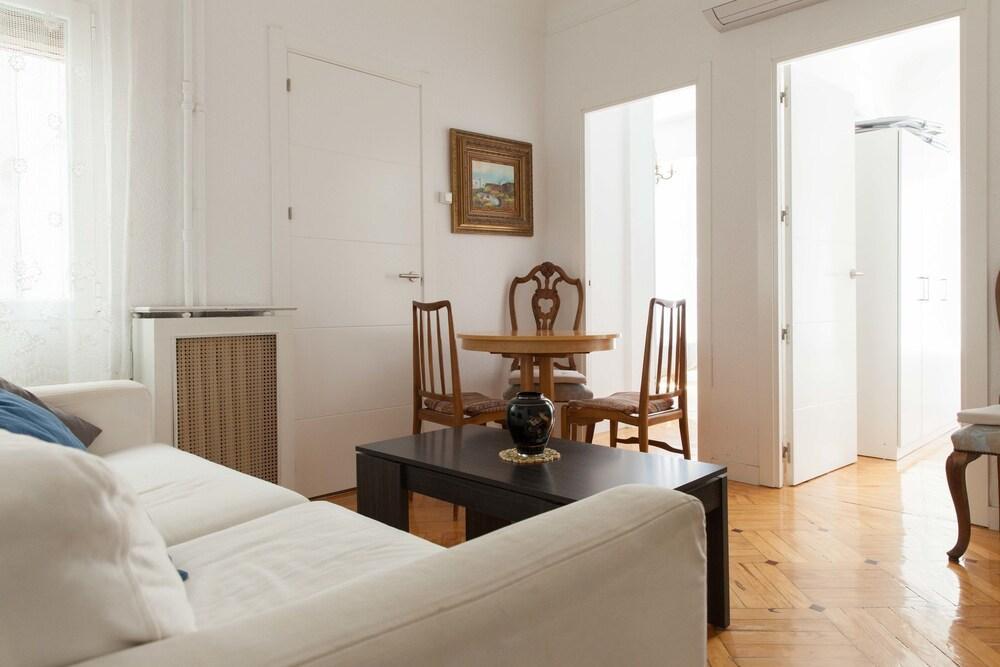 Viena Plaza De Espana Aparthotel 3*