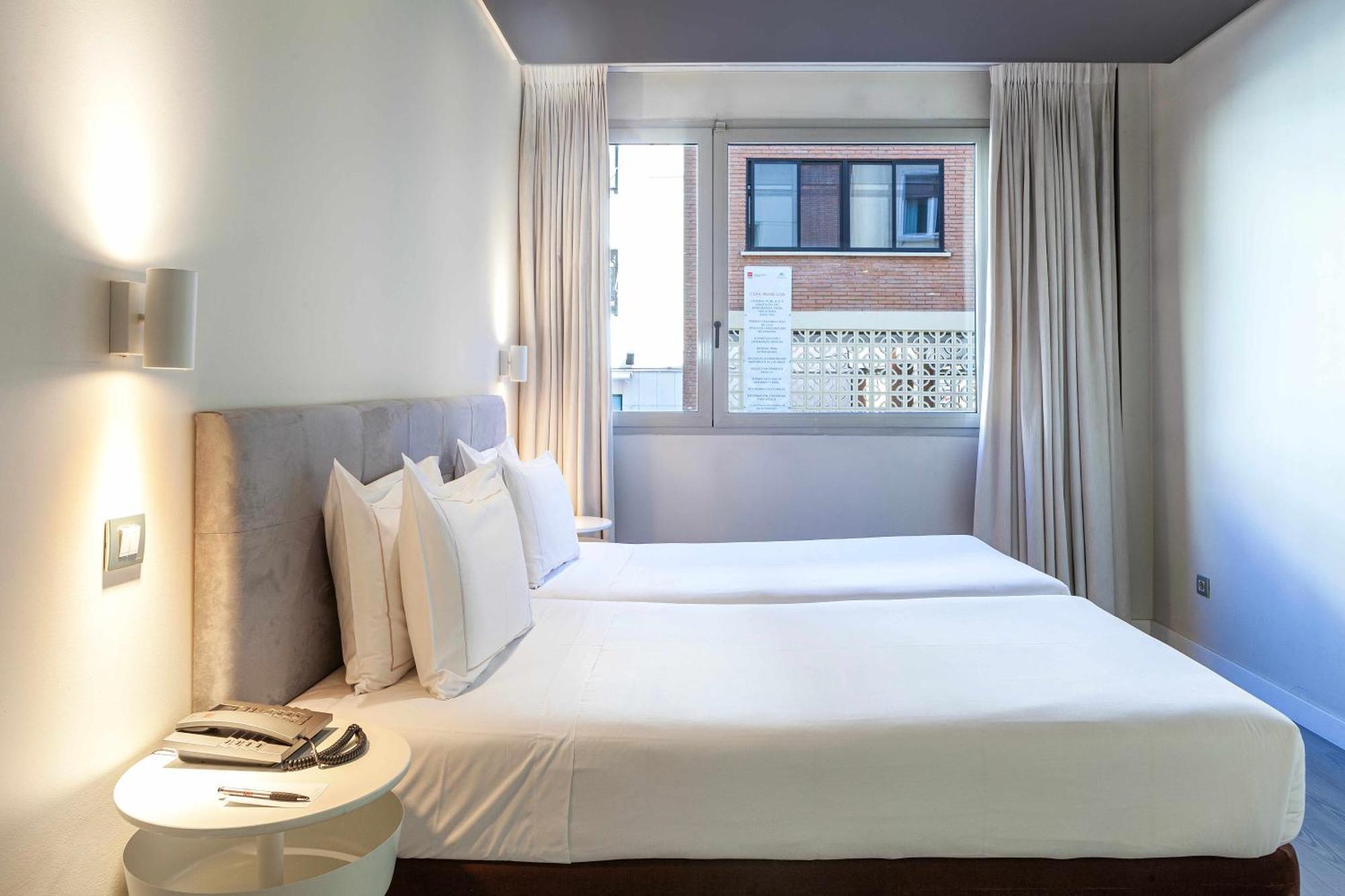 Viena Plaza De Espana Aparthotel 3*